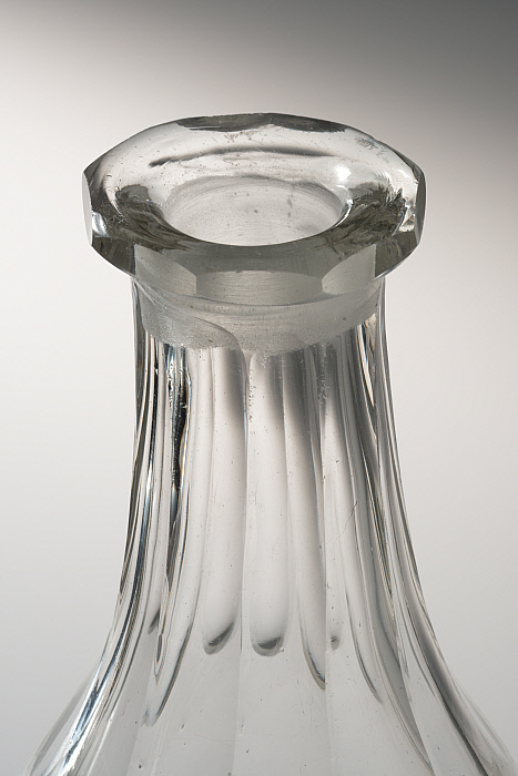 Decanter and Stopper Slider Image 4